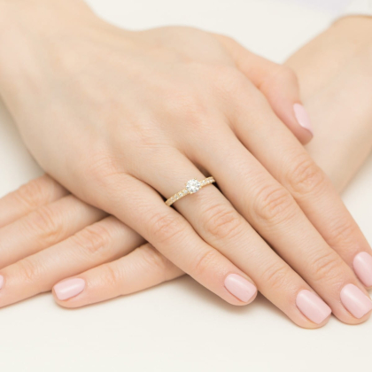 Pierścionek z Brylantami Laboratoryjnymi 0,64ct ze złota próby 585. W-0546/40LAB