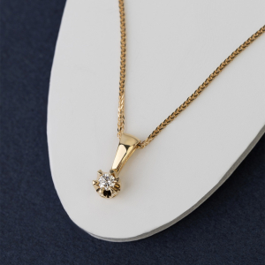 Złota zawieszka z brylantem 0,12ct próby 585