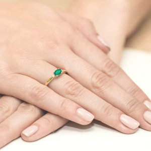 Złoty pierścionek ze Szmaragdem 0,40ct i Brylantami złoto żółte/białe próby 585. W-0006SZM