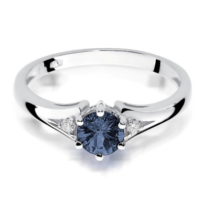 Pierścionek z białego złota z Szafirem 0,50ct i Diamentami próby 585. W-0076BSZ