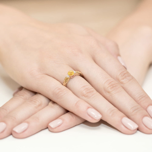Pierścionek ze złota próby 585 z Cytrynem 0,50ct i Brylantami. W-0014C