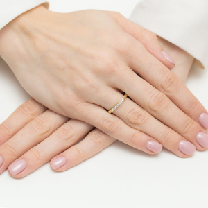 Modowy pierścionek - obrączka złoto próby 585 z Brylantami 0,10ct. W-0619