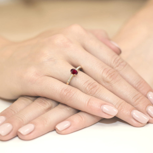 Pierścionek zaręczynowy z Rodolitem 0,50ct i Brylantami, złoto próby 585. W-0067RO