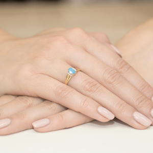 Pierścionek Topaz 0,50ct i Brylanty ze złota próby 585. W-0005T
