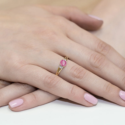 Pierścionek z Topazem Różowym 0,65ct i Brylantami ze złota próby 585. W-0039RT