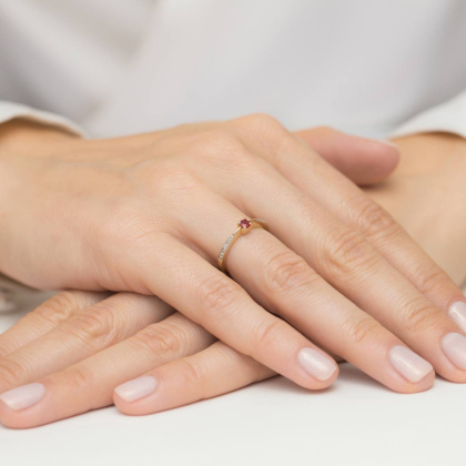 Pierścionek z Rubinem 0,15ct i Diamentami ze złota próby 585. W-0465R
