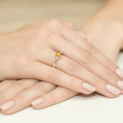 Pierścionek z Cytrynem 0,60ct i Diamentami ze złota próby 585. W-0301C