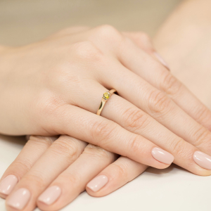 Pierścionek z żółtym Diamentem Laboratoryjnym 0,15ct  ze złota próba 585. W-0369LAB/żółty