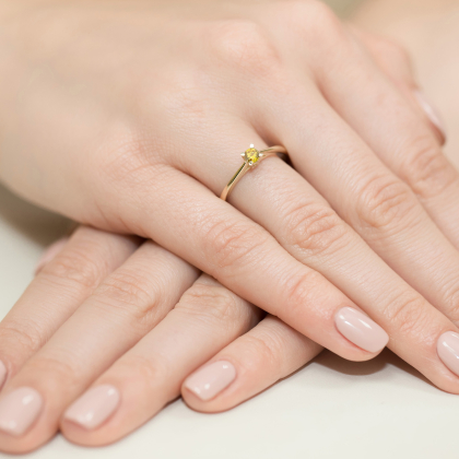 Pierścionek z żółtym Diamentam Laboratoryjnym 0,15ct z żółtego złota próby 585. W-0367LAB/żółty